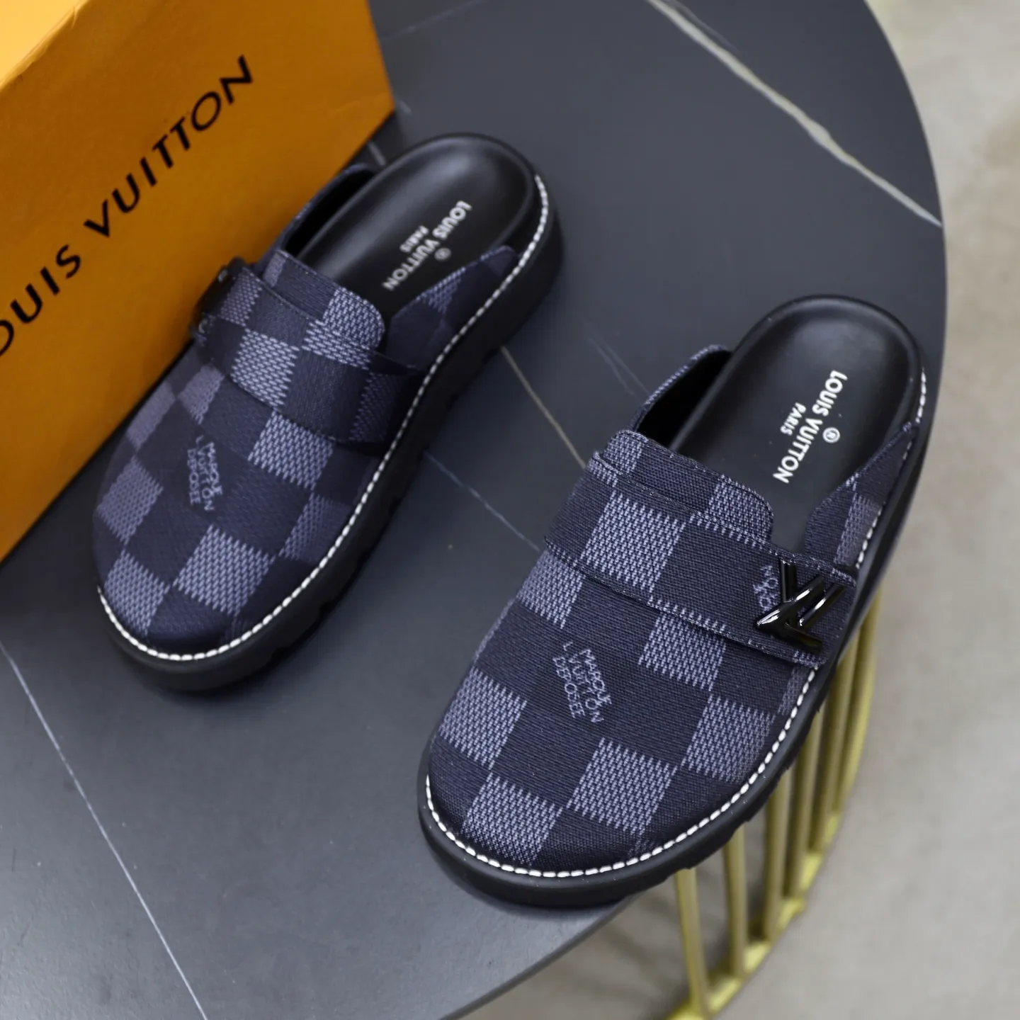 Ex-factory price 420💰 Lv. Popular men's slippers hot sale 🔥 🩴Official website one to one production 38-45 sizes 45 46 🉑️Customized!